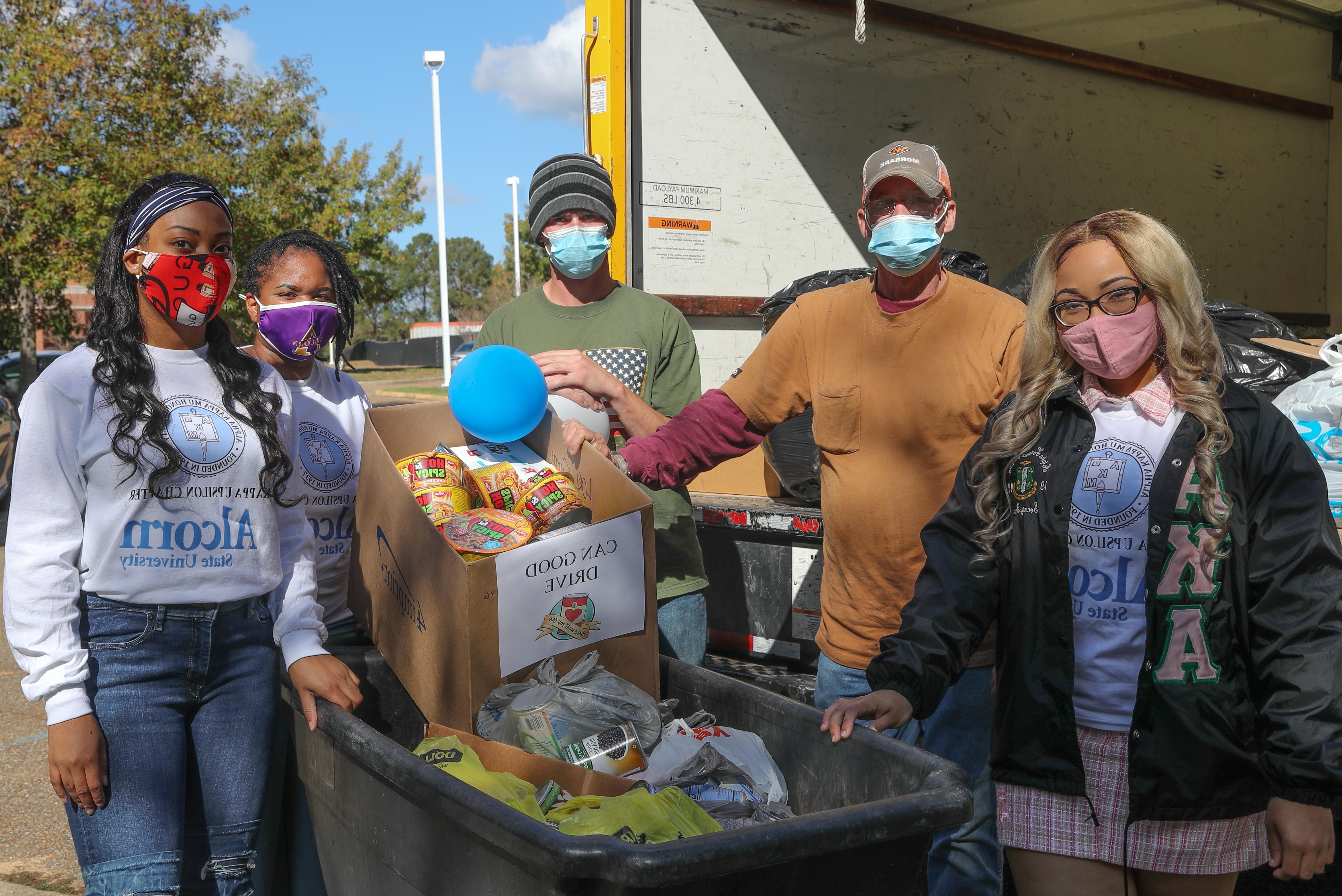 Members of Alpha Kappa Mu Honor Society participating in community service